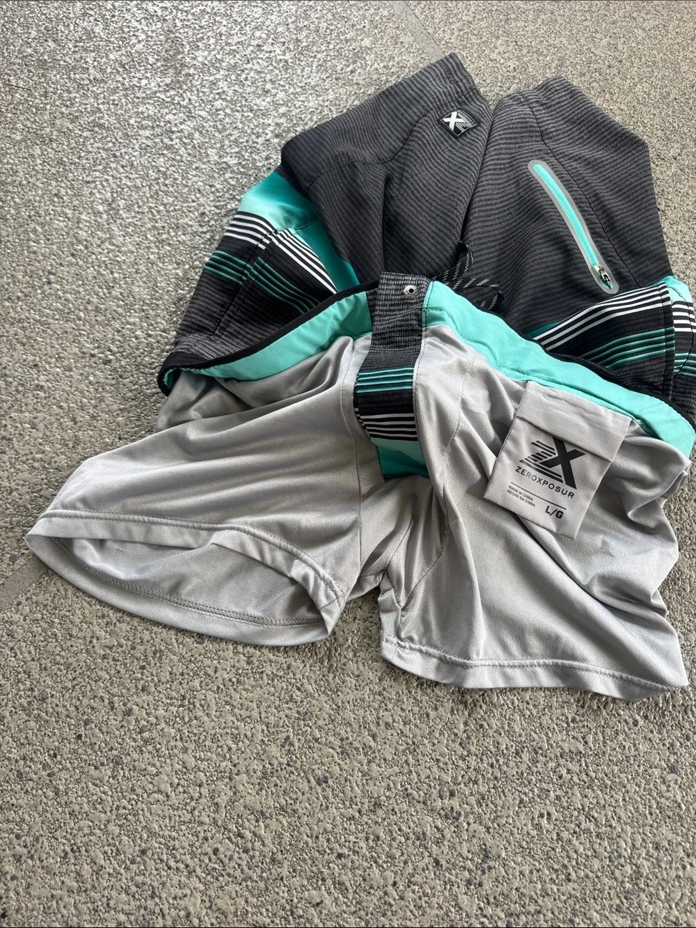 ZEROXPOSUR men’s gray teal stripe print swim shorts size large